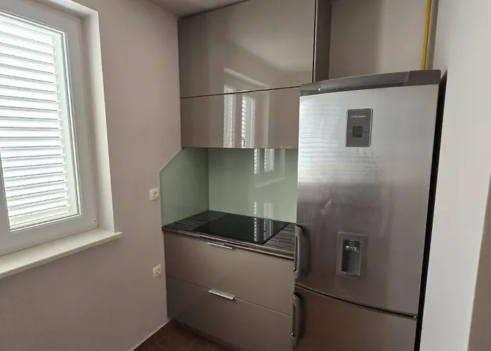 Apartment Sunny Day Self Check In